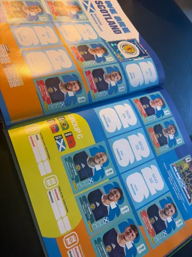 Álbum capa dura copa 2026 com 462 figurinhas
