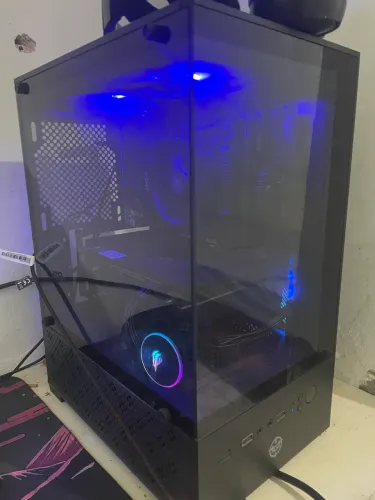 PC GAMER R 7 5700g, RX 580, 16 GB RAM