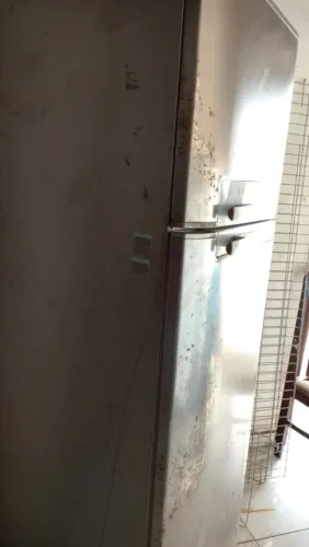 Geladeira boa toda