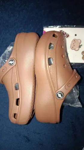 Sandália tipo Crocs infantil