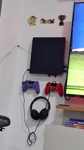 Playstation 4 pro muito novo