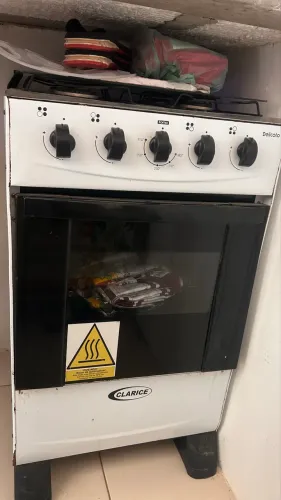 Vendo fogão Clarice Delicato 4 bocas, funcionando e pronto para uso.