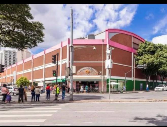 Passo loja de laticínios no mercado central de Belo Horizonte 