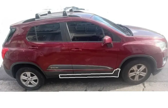 Soleira Estribo Moldura Chevrolet Tracker lado passageiro