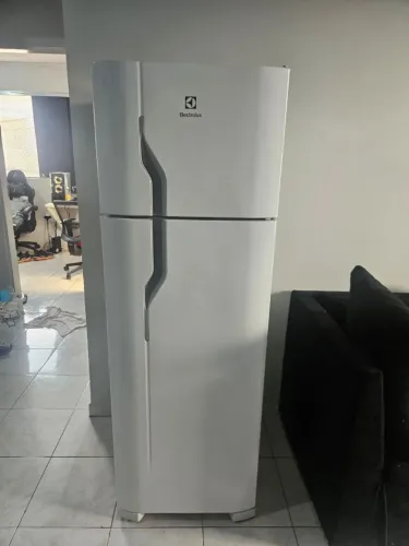 NOVINHA Geladeira Eletrolux DC35A, 260 L