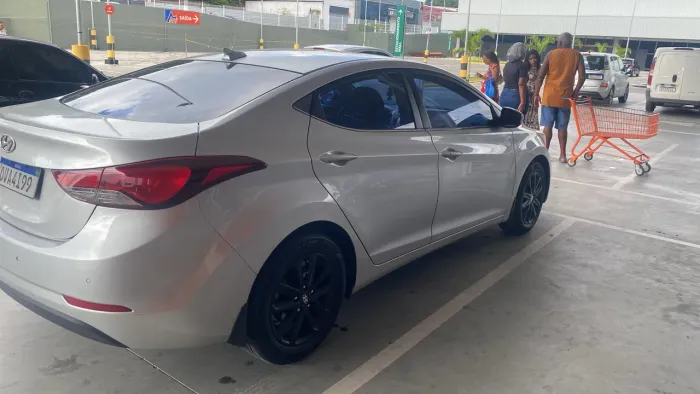 Hyundai Elantra GLS 2.0 16V Flex Aut. 2014