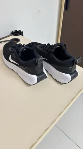 Tênis Nike promina