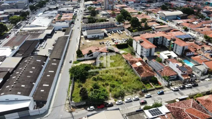 Área de 2.000m² em excelente localização no Farol, na entrada da Avenida Rotary