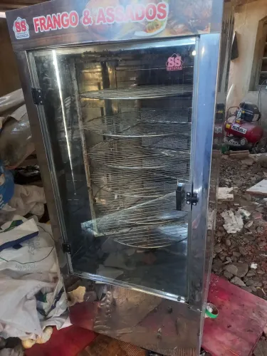 Vendo uma máquina de assar frango capaz para assar. 40 frango