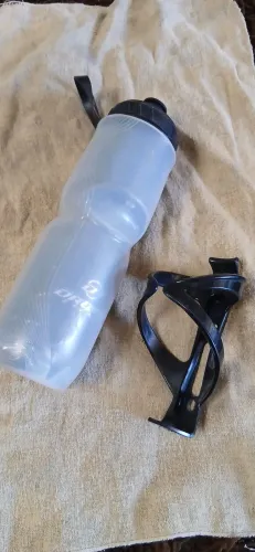 Vendo suporte + garrafa para bicicleta
