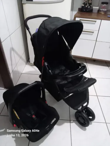 Carrinho de bebê e bb conforto semi Novos unissex