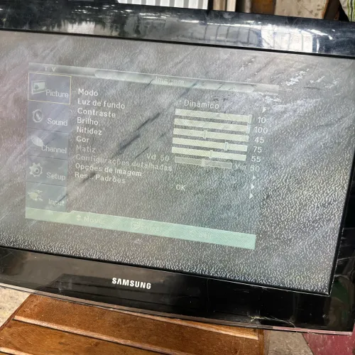 Tv Samsung modelo LN26A450C1 tela danificada para peças 
