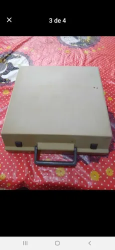Vende se uma maquina de escrever oliveti