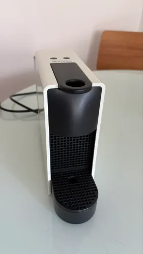 Cafeteira Nespresso Essenza 110V