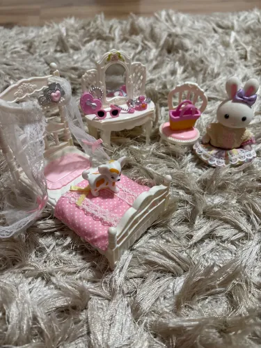 Brinquedo Kit Coelhinho com Móveis e Acessórios em Miniatura