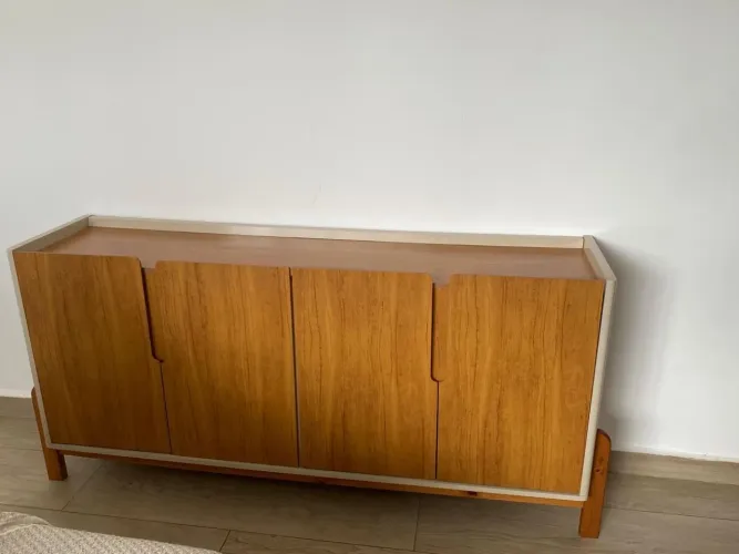 Aparador buffet 100% MDF com pés de madeira