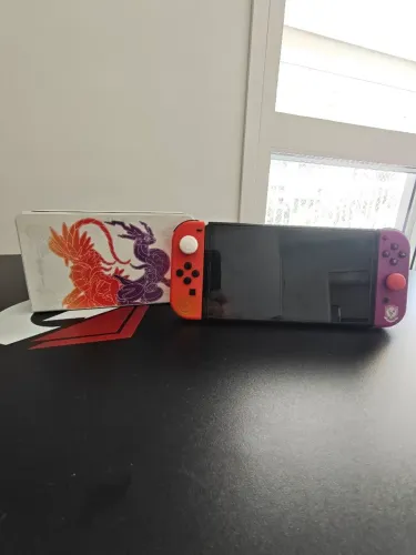 NINTENDO SWITCH OLED DESBLOQUEADO VERSÃO SCARLET VIOLET