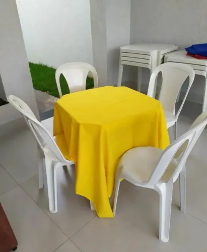 Jogo de mesas c/ 4 cadeiras