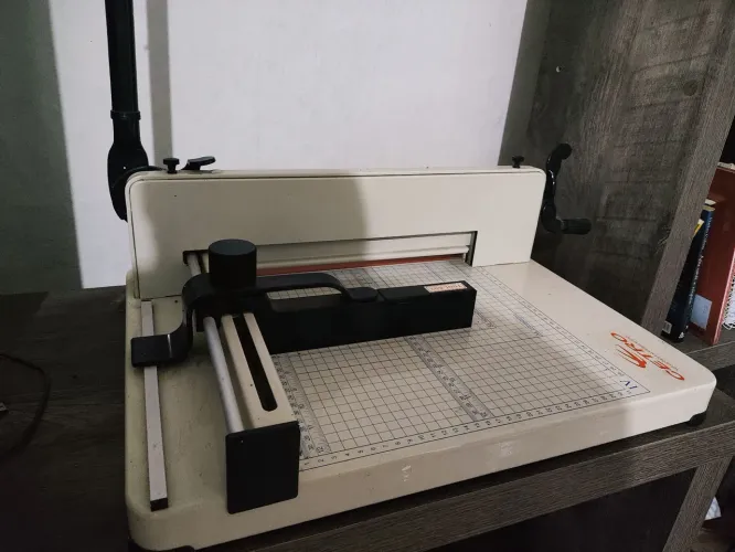 Guilhotina de papel profissional CETRO