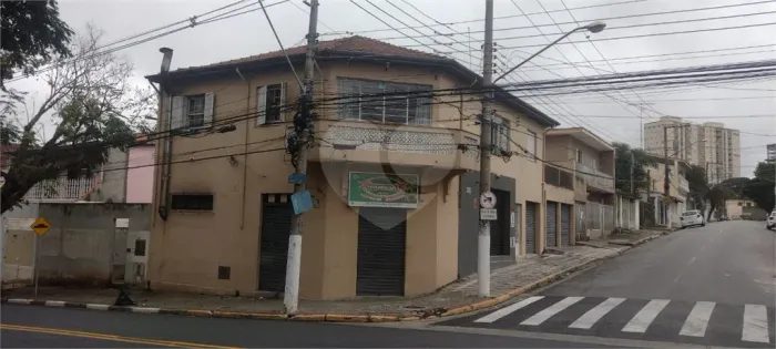 Sobrado com área comercial e residencial