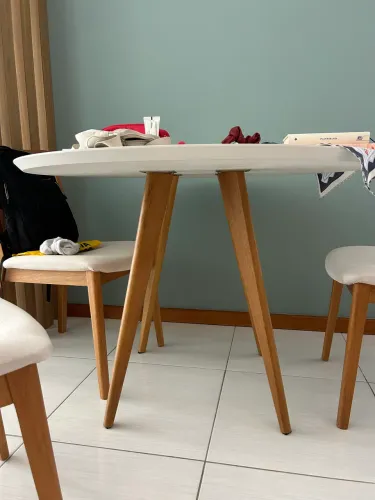 Mesa branca redonda 1,08 pés Tauari. Oficial da loja Abra Casa