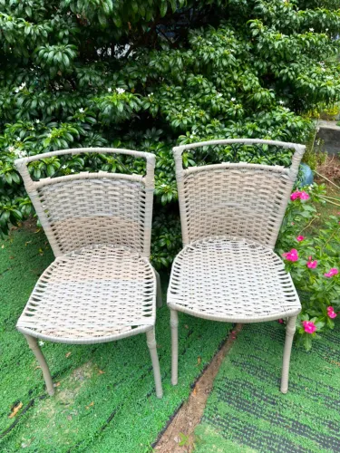 Par de Cadeiras em Fibra Sintética - Ideal para Varanda e Jardim