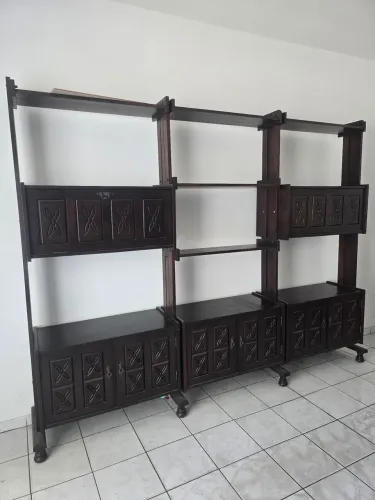Estante em Madeira Maciça