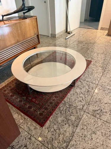 Mesa de Centro Redonda 1,10m | Laca Branca e Vidro | Design Elegante