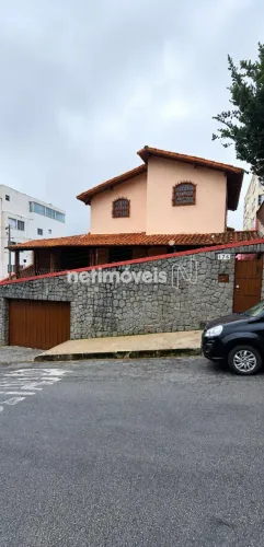 Casa de 213 m²;, localizada no bairro Fernão Dias