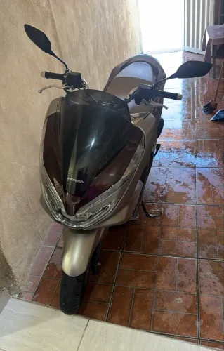 MOTO MUITO NOVA POUCO RODADA KM BAIXO