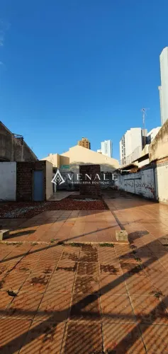 Terreno à venda em Maringá, Zona 7, com 301.4 m²