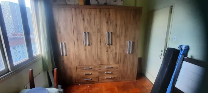 Guarda roupas 8 portas em perfeito estado