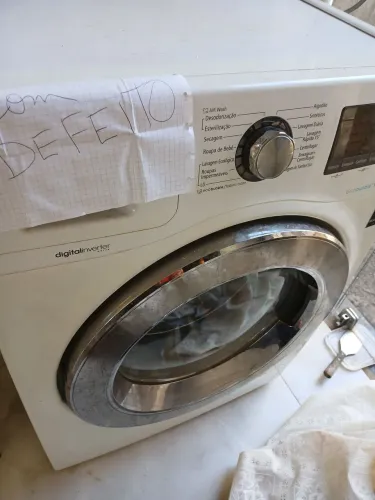 Vendo máquina de lavar .lavar e seca com defeito