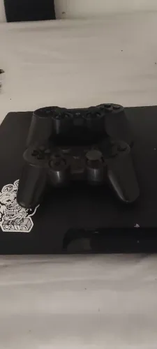 Vendo PS3 desbloqueado sem vídeo/com controles e cabos!