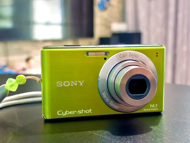 Câmera Sony Cyber-shot DSC-W530 verde 
