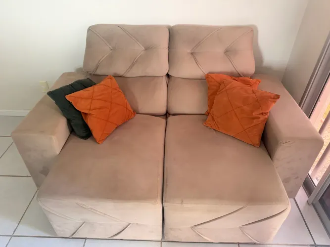 Sofá reclinável e retrátil