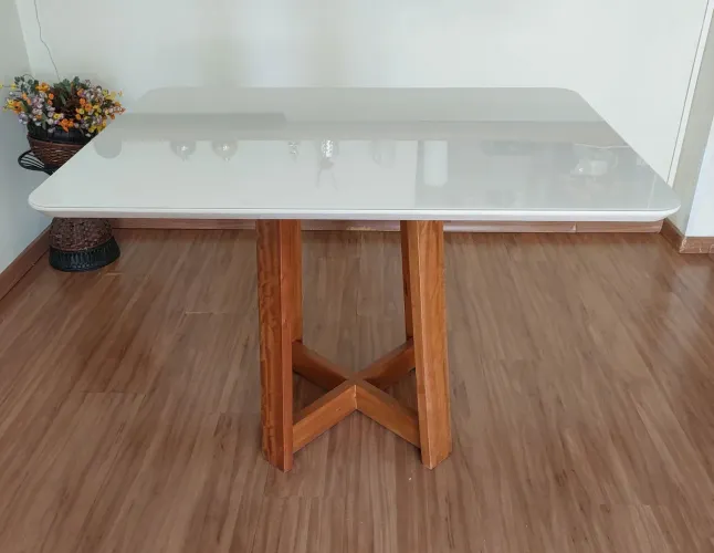 Mesa de Jantar Melinda 1,20 x 0,80 - Madeira Maciça com Tampo de Vidro - Estado de Nova