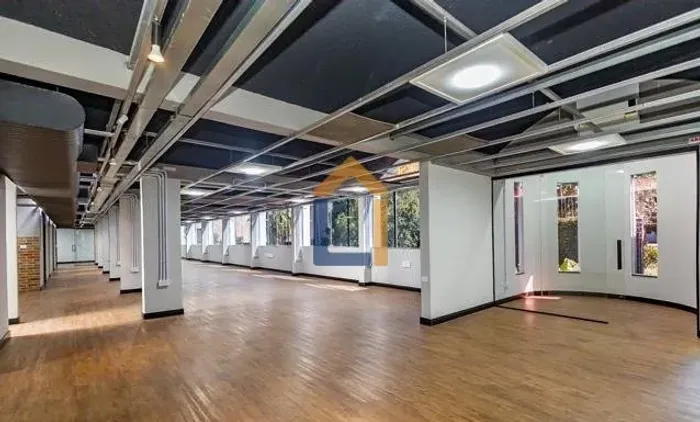 Casa Comercial com 680m² no bairro Ahú
