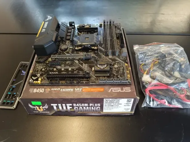 Placa Mãe Asus Tuf Gaming B450m-Plus Ddr4 AMD Am4 mATX RGB Aura Sync