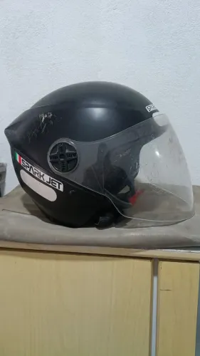 Capacete preto