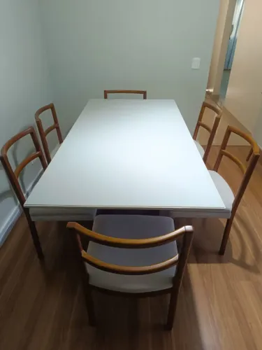 Vendo mesa de jantar 6 lugares