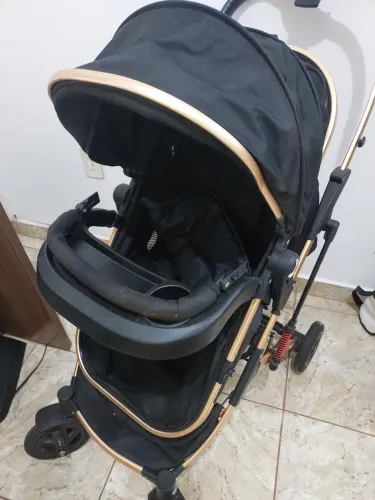 Carrinho de bebê com bebê conforto + berço