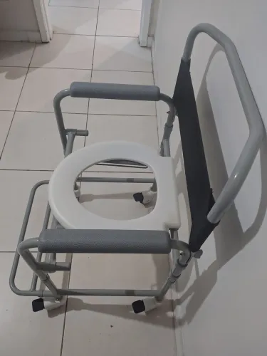 Vendo cadeira de banho nova aceito pequena oferta
