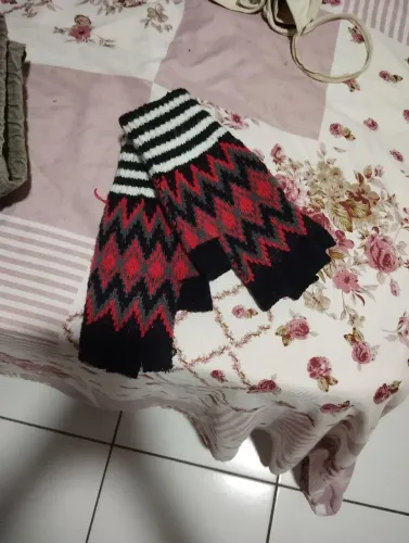 Desapego luva de frio estilosa tamanho kid (7-13 anos)