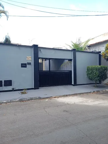 Aluga uma casa em pequeno condomínoio 