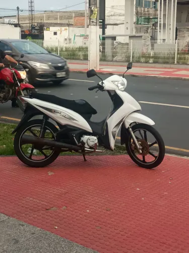Averlloz 50cc muito economia e boa pro dia a dia.
