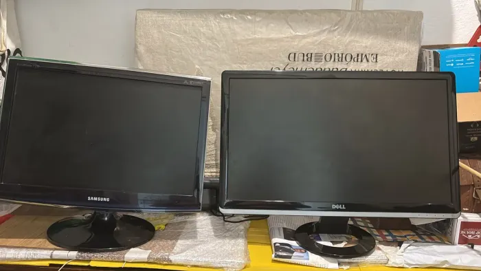 2 monitores 270 (Dell - 23 polegadas) 180 (Sansung - 19 pegadas)