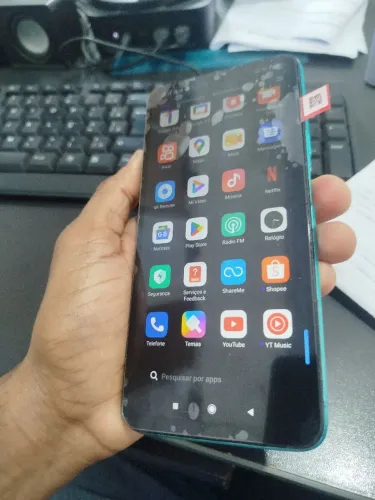 Celular semi novo funcionando perfeitamente