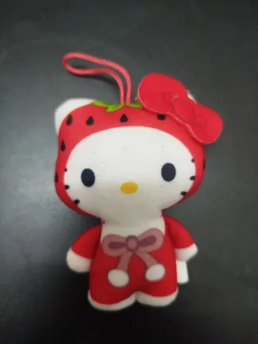 Chaveiro Pelúcia Hello Kitty Morango Mini Boneca Colecionável