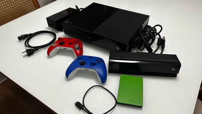 Xbox One Fat preto de 500 GB + 2 controles+ Seagate 2 TB